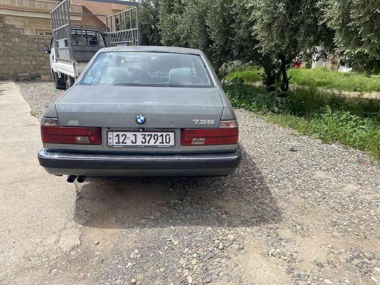 السلام عليكم تمت اعادة النشر بسبب الوعود الكاذبة بي ام 735 للبيع كير محرك شرط  كير عادي  تحويل شرط رقم نينوى انكليزي  سنوية الى 30 داخلها نضيف ابطاين جدد دوشمه سقفيه جديدة تبريد يعوزو بس غاز. كهربائيات كلها شغالة لايت زنون عالي  وهاي السيارة شوف العين وهذا رقمي  *********** مكان السيارة  الشرقاط  السعر خاص وحياكم الله
