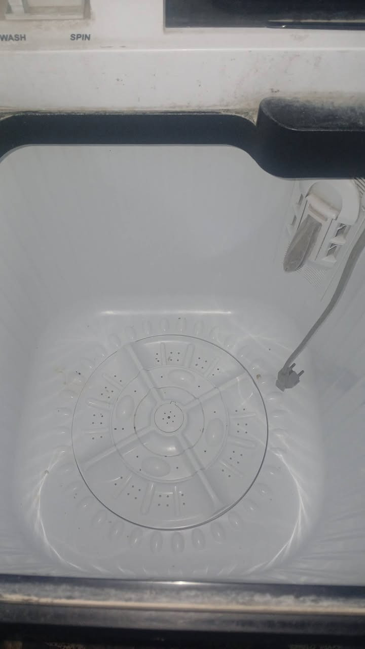 غسالة طيبة شام 18 كيلو للبيع شغالة فقط ماطور تنشيف وسللة التنشيف غسل شعال تصريف شغال غلاف جديد فقط اقل من سنه مستعملة ب 70 الف وبيهة مجال ***********
