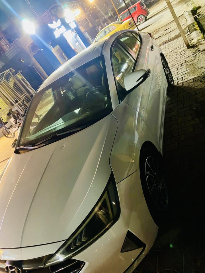 السلام عليكم
بيع مستعجل السعر 154
السياره كفاله من صبغ و تبديل بيها فقط باردات بسيطه جداً
ماشيه 83
كير مكينه كفاله 
مابيها اي نقص دينار مذب عليها
مكاني بغداد 
***********
