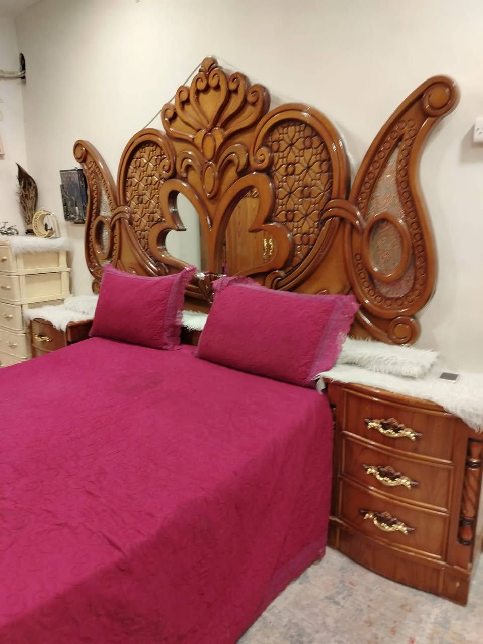 السلام عليكم رمضان كريم للبيع غرفه نوم تزكام تفصال جديد مامتعوبه هيا ولمندر سعر1,200 وبي مجال متواجد بس واتساب فقط ***********/  مكان الغرفة البصره الحيانيه شارع السيد البصرة, العراق
