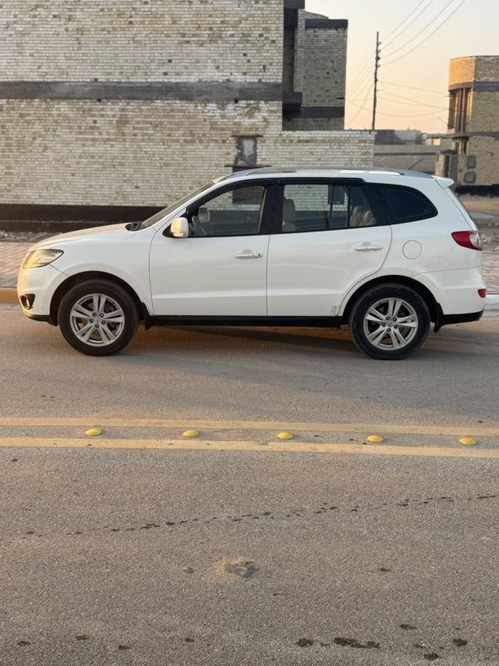 سياره سنتافي 2011 خليجي فول مواصفات عدا البصمه
سنويه 27 وراعيهه بكربلاء 
هزه جديده 
6 سلندر 
7 راكب 
3 قطع تبريد 
رقم بغداد دولي
منظومه بانزين جديده 
ادامه محرك وكير وحداديه
التبريد فقط عوزه غاز 
السياره مكانها بكربلاء 
السونار موجود بالصور 
***********
السعر : 145 وبيهه مجال 
مكلف بالنشر غير متواجد بالفيس
