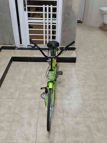 السلام عليكم بايسكل للبيع بناتي حجم 26 المكان كوت حي الحكيم نزلت الوائليه السعر  135ا  بي مجال   رقم الهاتف ***********
