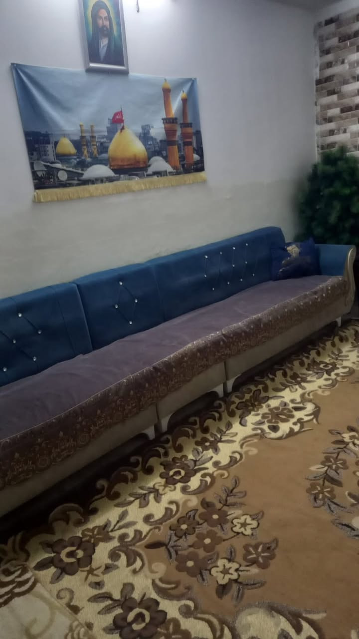 السلام عليكم . . . بيت في جكوك حي الاساتذة طابو ملك صرف مساحة ( 100 m ) واجهة 5 نزال 20  طابق ونص
يحتوي على غرف عدد 2 وصاله  ومطبخ وصحيات عدد 3 
( البيت يحتاجلة ملاحظات ) 
الاستفسار الاتصال ع الرقم ***********
