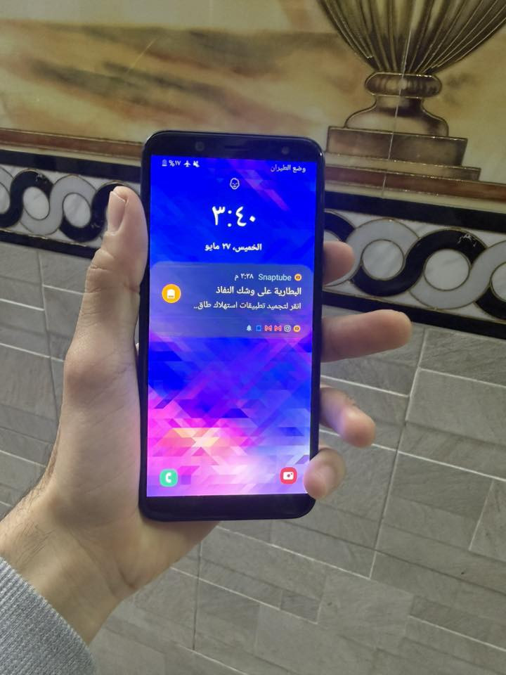 كلاكسي A6 لون ازرق
ذاكرة ٦٤ جهاز هاي نظافته كدامكم 
شغال الشاشه واللمس والبطاريه زينه وتر برو كامل الجهاز 
كامرات شغالة بدون ملحقات شغال وايفاي كامل
اطيني سعرك وادخلك خاص 
بغداد مدينه الصدر ***********
