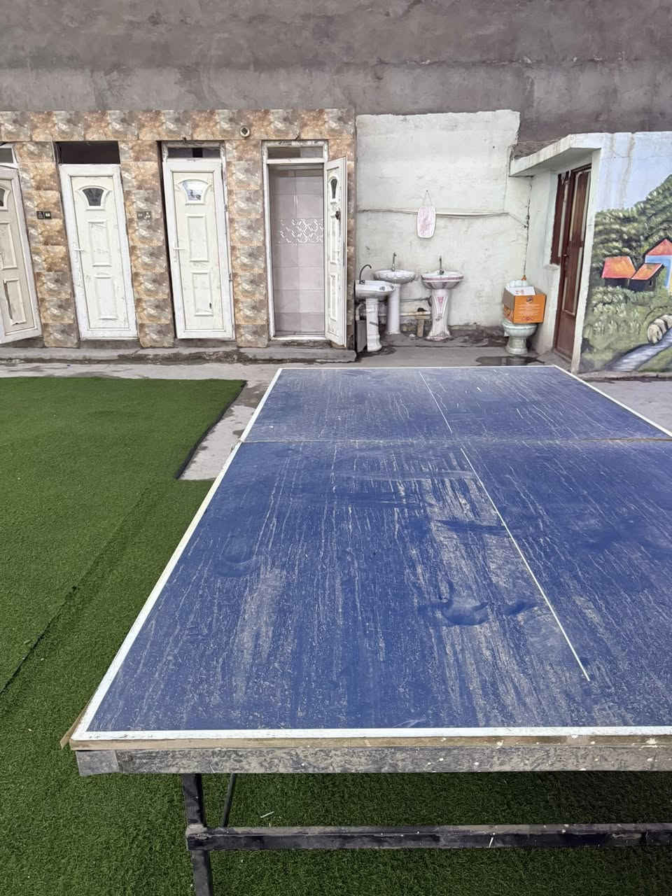 السلام عليكم للبيع منضده استعمال قليل نضيفه هيه وغراضه كامله شبجه وركتات ثنين السعر 150 وبيه مجال بسيط للاستفسار 
*********** مكانه بغداد الدوره
