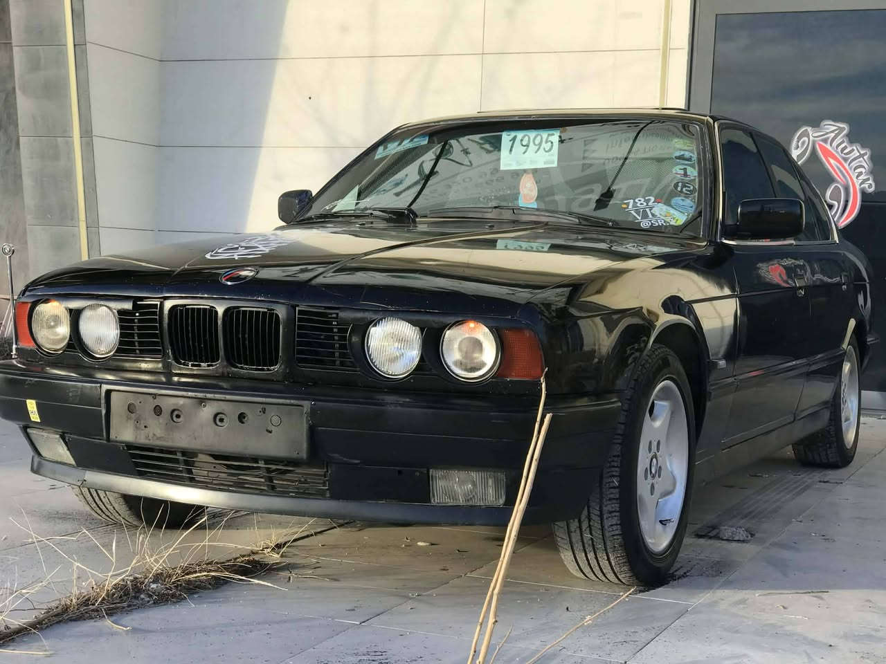 سەرەتا بە ناوی خوا ماشااللە لە ماڵی هەموو لایە
bmw 1995 
ئاڕم پلاسیک سلیمانی بە شەرت 
تەبرید گەرمو سارد لە سەر سویچە  
525 کەپس بەشەرت 
ئۆتۆماتیک 
چوار جام کارەبا 
ناو فۆرمیگا 
دبڵ چەکمەرجە 
سوکان پڕ 
داشبوڵ پڕ 
کارەبای هەموو گیانی ئیش ئەکات 
هەموو گیانی لە سەر دەقی بیلادە 
دەعمی پیشو دوای نییە 
چوار تایەو ویلۆ 95 
بۆیاخی  جوانە سەیارەکە 
تەقەو ڕەقەی نییە و زۆر کپە 
سعری 32 وەرەقەو مجال برایانە 
***********
***********
