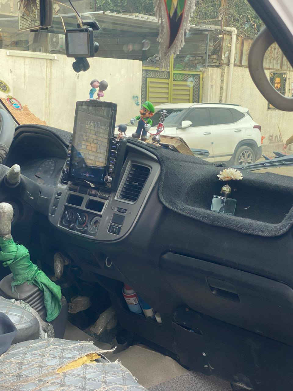 نيسان يورفان (موديل 2009)
سياره مكفوله كير و محرك 

رقم انكليزي سياره ما ناقصهه اي شي 

تحويل ثاني يوم 

ما متواجد ع نت      سعر (130) بيه مجال حك جيه 

***********
