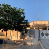 بيت للبيع الموقع:عبور جسر ديالى فرع مشروع الماء المساحه٢٥٠متر ماء مستم...