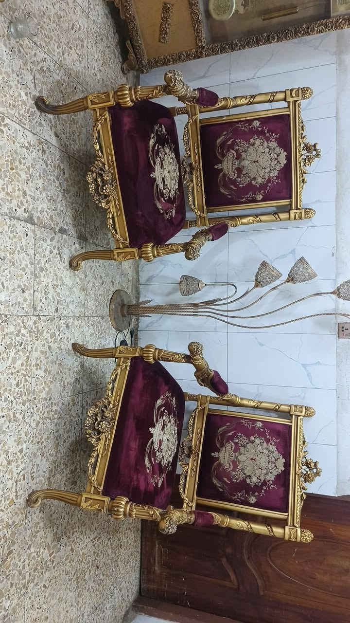 تخم زان مصري 8 مقعد نظيف
سعره 270 وبي مجال مكان
 البياع يوجد توصيل بكروه ب واتساب
 ***********
