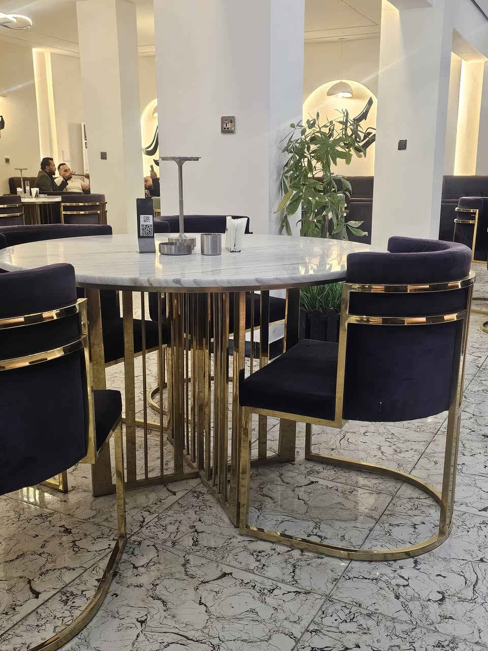 سلام عليكم  ..  للبيع 🔶️ ميوزه مرمر إيطالي مسلح عدد 20 كراسي عدد 350  قاعده سلستيل مقلون ما بيهم ولا خدش .. للإستفسار  إتصال على ***********
