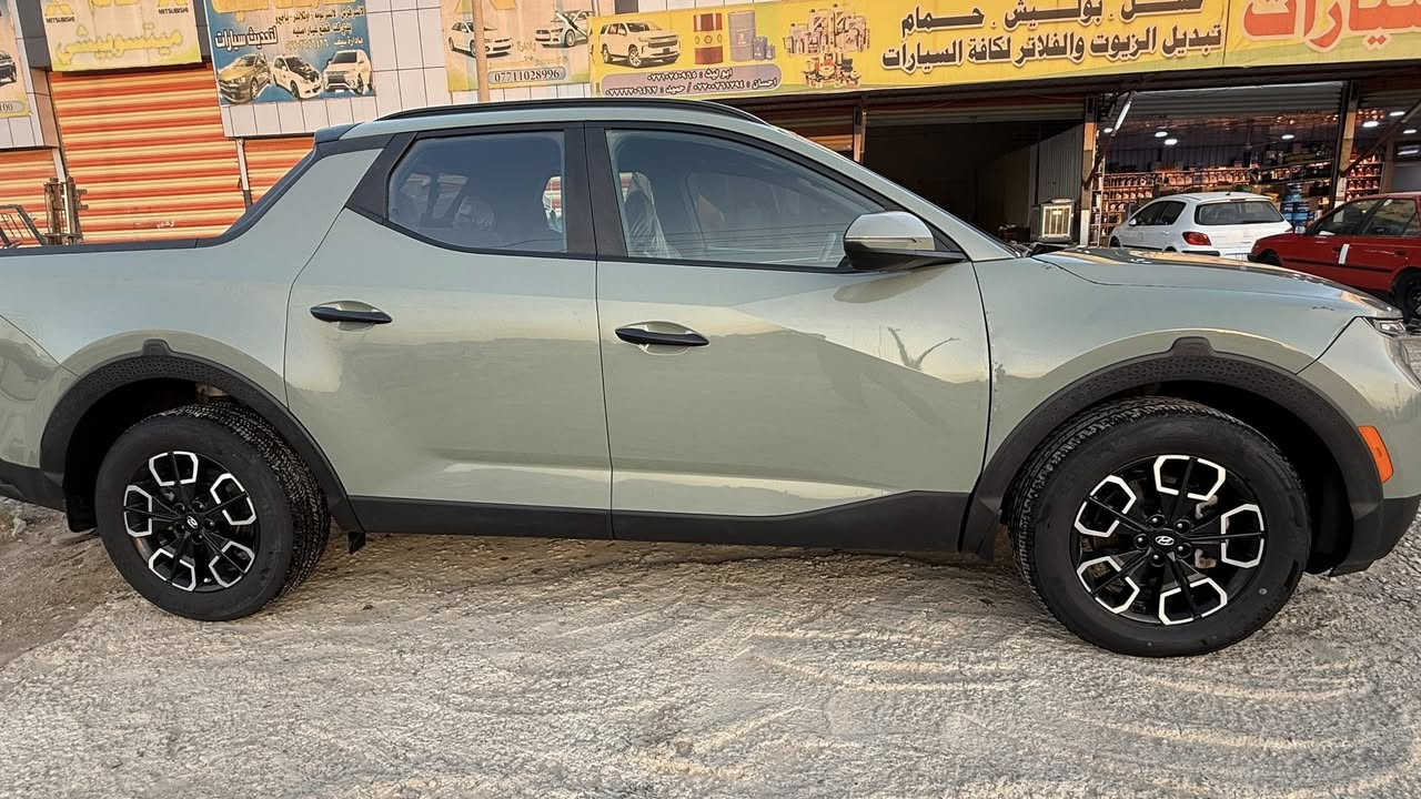 السلام عليكم بيكم سنتا كروز 2023 سيل وارد امريكي 
Hyundai Santa Cruz sel 2022 Green 2.5L 
حجم المكينه : 2500 
الضرر : بنيد مبدل  ومصبوغ وباب صبغ موضح بالصور
المواصفات 
1. فتحه 
2.بصمه
3. كشن كهرباء 
4. ويل كب 
5.تشغيل عن بعد 
6. اشاير بالمري
7.كشنات كهرباء
8.شحن وايرليس
9.هندبريك بصمه
10.هيترات بالكشنات
السعر : 187$
تفاصيل آكثر هذآ رقمي ***********
مكاني ديالى بعقوبة
