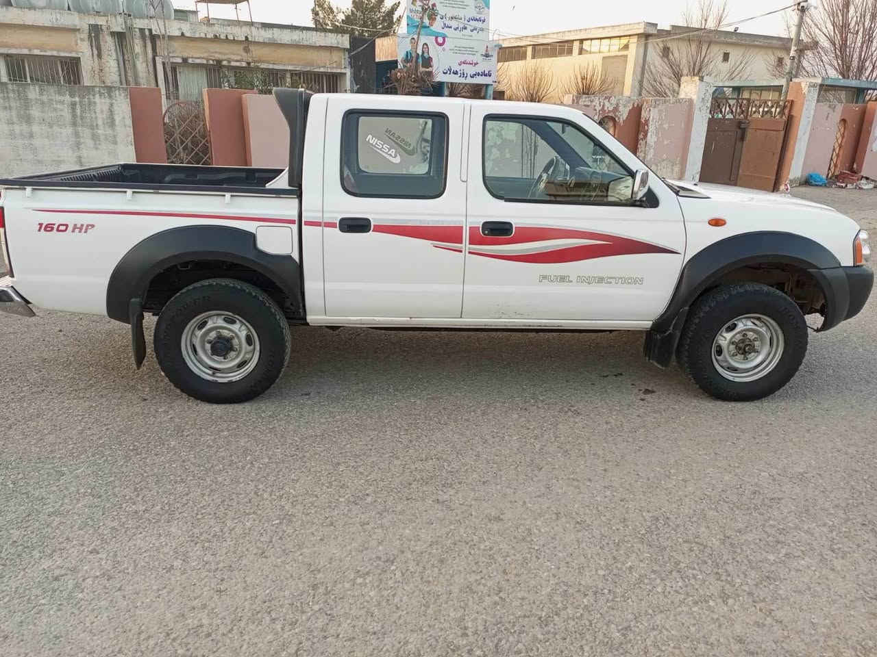 نیسان پیکاب یابانی ٢٠١٠  
نمونە لە جوانیو خاوێنی سەیارەکە زۆر توندوتۆلو بێکێشەیە یەک دینار مەسرەفی تێدانیە ماڵی دۆستە گێڕو مەکینەی نەکراوەتەو بەشەرت ئەکسلو دەبڵگێڕو گشت گیانی بەشەرت نەکراوەتەوە سەیرەکە هەموو گیانی لەسەر دەقی شەریکە ماوەتەوە  بەناوی خۆمەو سەنەوی بەسەر چوە ڕەسمی سۆ نەرەکەیم داناوە 
*********** بشدار, السليمانية
