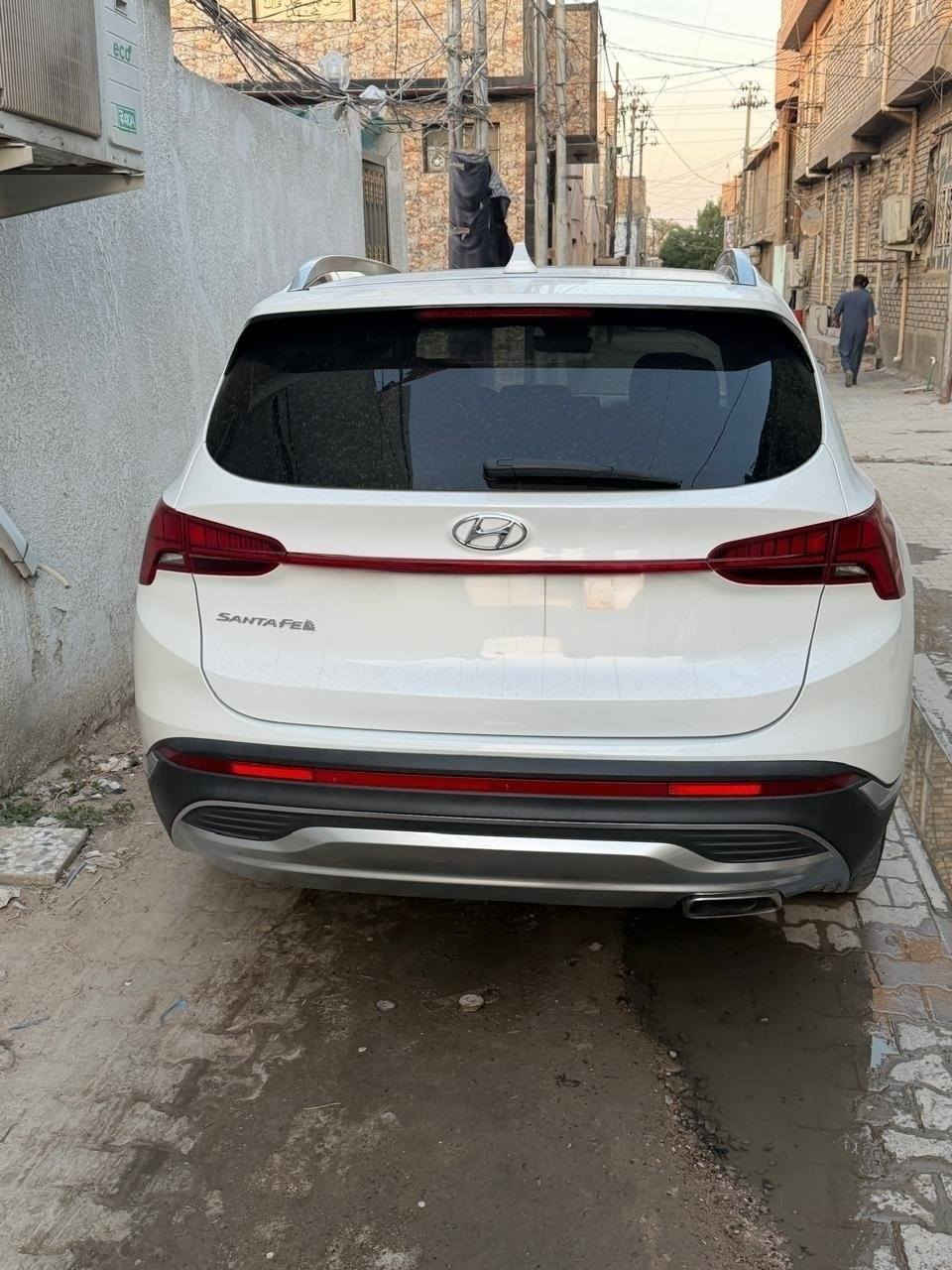 للبيع هونداي سنتافي موديل 2022 رقم انكليزي اربيل فول مواصفات ViP محرك 2500 بانوراما ماشيه 35 ميل بيها جاملغ امامي وبنيد بدون دواخل السعر 210 وبيها مجال للاستفسار اتصل *********** مواصفاتها
 بانوراما. 
رادارات جانبيه
. كشنات تدفئه وتبريد. توقف ذاتي. 
جنطه كهرباء.
 محرك 2500.
وبعد بيها مواصفات اخرى
