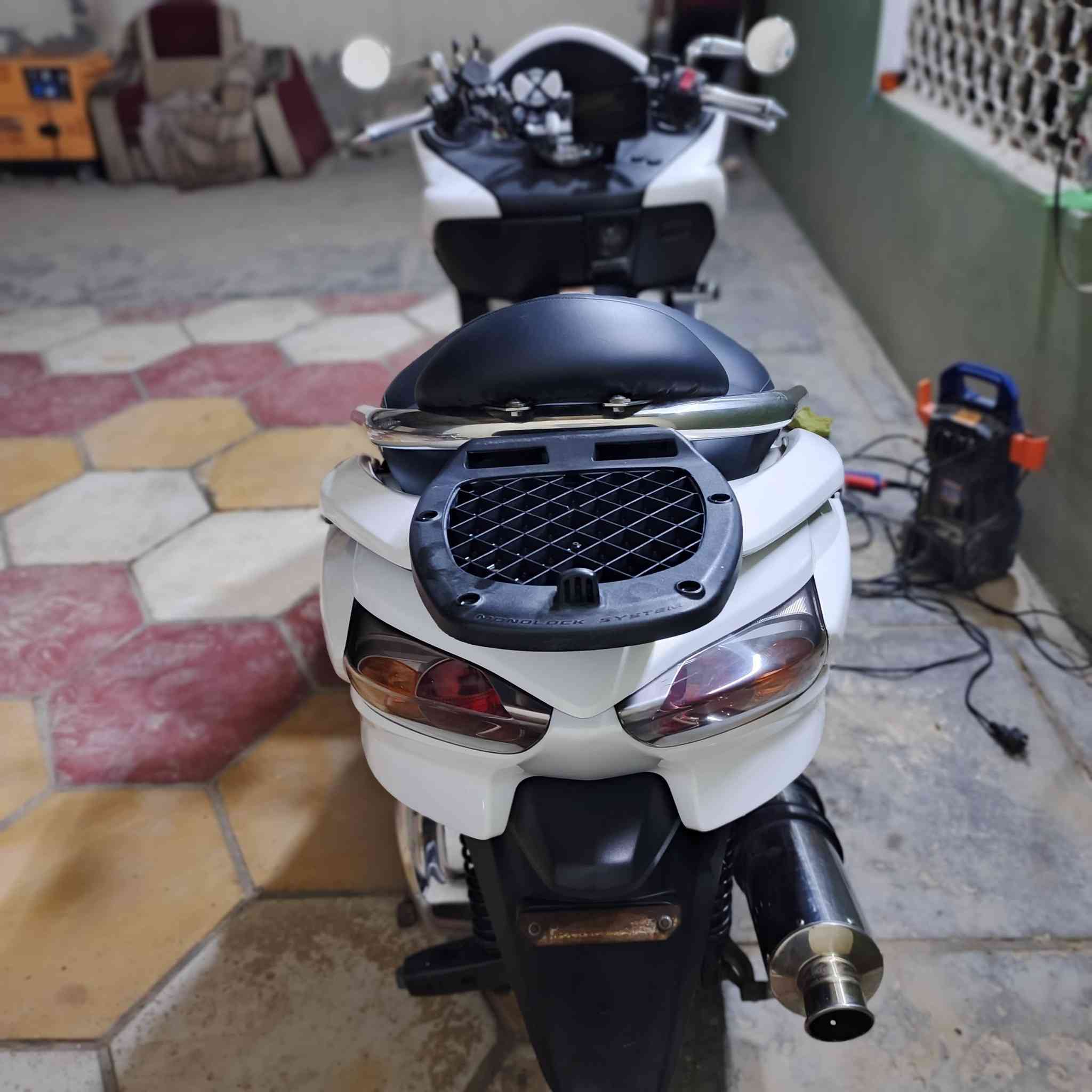 للبيع فورزه 10/0 بومه فول تزويد
برغي مامفتوح بيها اوراق كامله+
7كير 4تحويلات (S_7) كهربائيات
كلها شغالها سماعات حساسات خير 
من الله +مصدات هوااء 
صندوق (جنطه) 😅مكاني ديوانيه
مركز سعر خاص باقي تفاصيل ع
***********
