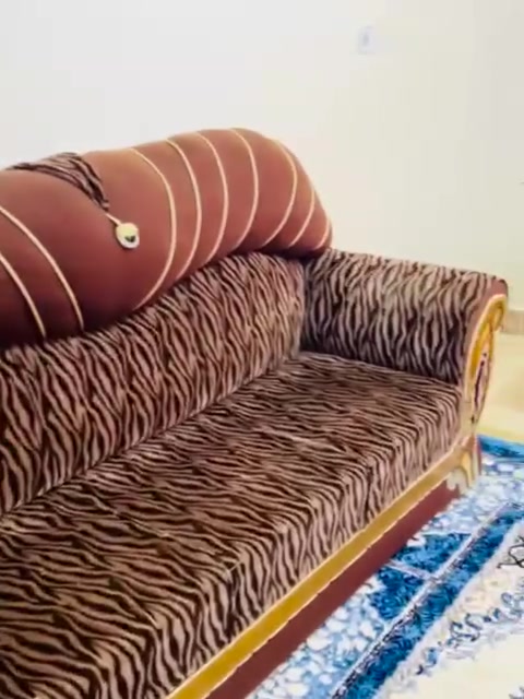 سلام عليكم
عندي تخم قنفاق رئاسي مستخدم للبيع عباره عن اربع كراسات وقنفتين كبار وهاي صورهن مكاني العبيدي سعرها 400 وبيها مجال او تواصل على الواتساب ***********
