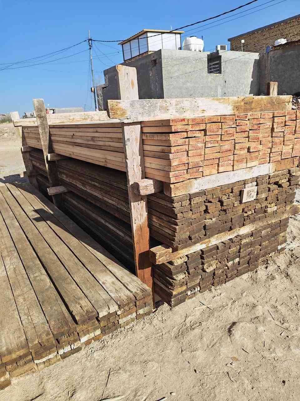 قالب 200 متر للبيع  سعر مناسب عنوان حله  ***********
