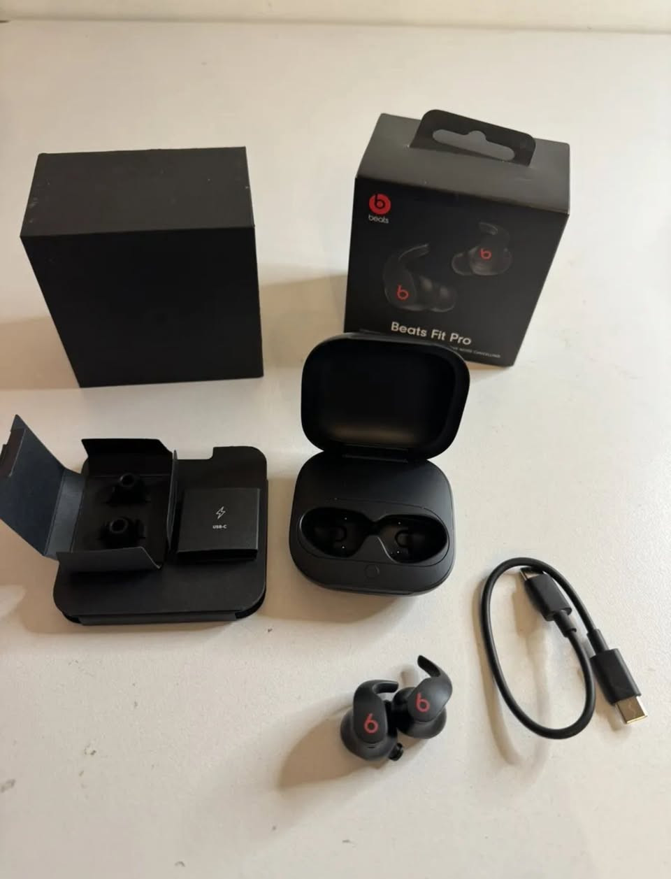 اﻟســــﻟاﻣ  عليَڪـﻣ
Beats Fit Pro True Wireless Bluetooth Noise Cancelling in-Ear Headphones - Black (Renewed)
السعر 125


**إذا كنت صاحب هذا الإعلان وتريد حذفه لأي سبب، رجاءا أرسل رسالة إلى الدعم الفني**