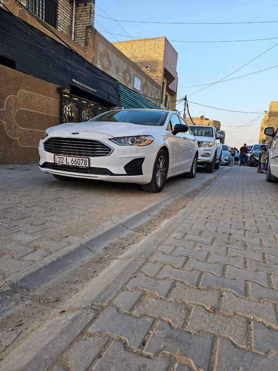 سلام عليكم فيوجن 19 للبيع
محرك 1500 تيربو حادث خلفي بدون ايرباك بيها صبغ جاملغ امامي و جاملغ خلفي ماشية تقريبا 123 كيلو السيارة عليها ادامة كاملة بلكات و طاحونة من وكالة القاصد عبوة فيتبم جديدة دسكات جديدة مواصفاتها se المعروفة بس للميعرفها
 تشغيل عن بعد شاشات رادار نقطة عمياء رادار بريك و تحذير خروج مسار كامرة و حساسات خلفية كشنات ثنينهم كهرباء هند بريك بصمة و اوتو ستوب سعرها 140 ورقة و بيها مجال بسيط السيارة بيها  نقوصات بسيطة انزلها من السعر 
***********هاي الصور قديمة شوية لان السيارة مو نظيفة و صار عندي بيها طخة بالدعامية
