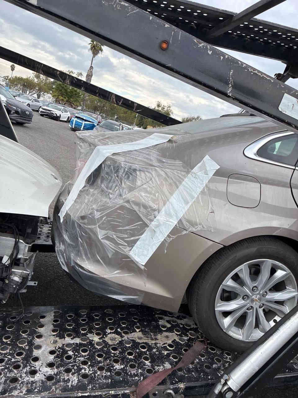 يالله.
سلام عليكم شوفرليت ماليبو 2024
1. مواصفات LT1
2. لون شباني 
3. ضرر سياره موضوح بصور 
4. سياره موعد وصله لدبي 2026/1/20
5. ماشيه. 30 mi
6. سعر 83 ورقه وبيه مجال بسيط 
7. رقم الهاتف. ***********/
زين ***********
الاستفسار اكثر راسل خاص واسف عل اطاله.
