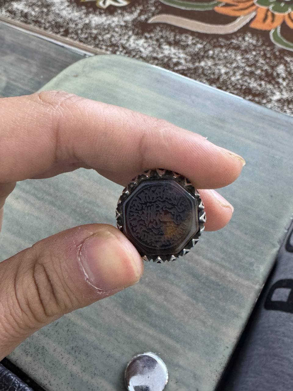 للبيع محابس فضة سعر الواحد 65الف
إذا تأخذهم ثنينهم 120 الف 
الاسود مكتوب بي سورة  ومصور بي كم صورة 
مكاني الشعب***********
