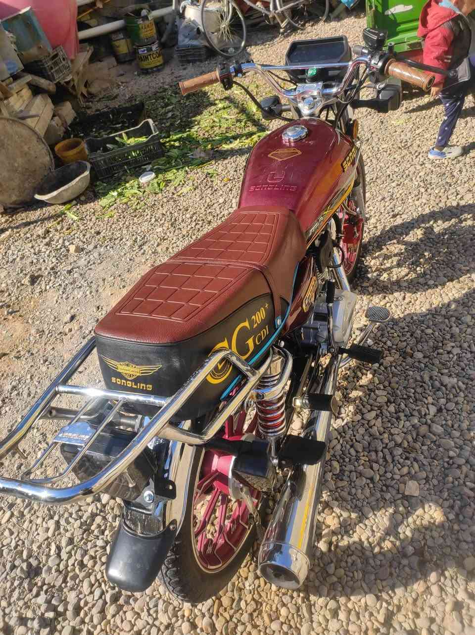 سلام عليكم دراجه سيفان 5كير للبيع موديل 25 جديده صارله شهرين من طالعه م اورق كامل بصمتين تشغيل عن بعد مكنته 200ضاغطه وزنجيل كهربائياته كله كامله مكاني كربلاء طويريج  السعر 725بيه مجال رقم الهاتف ***********
