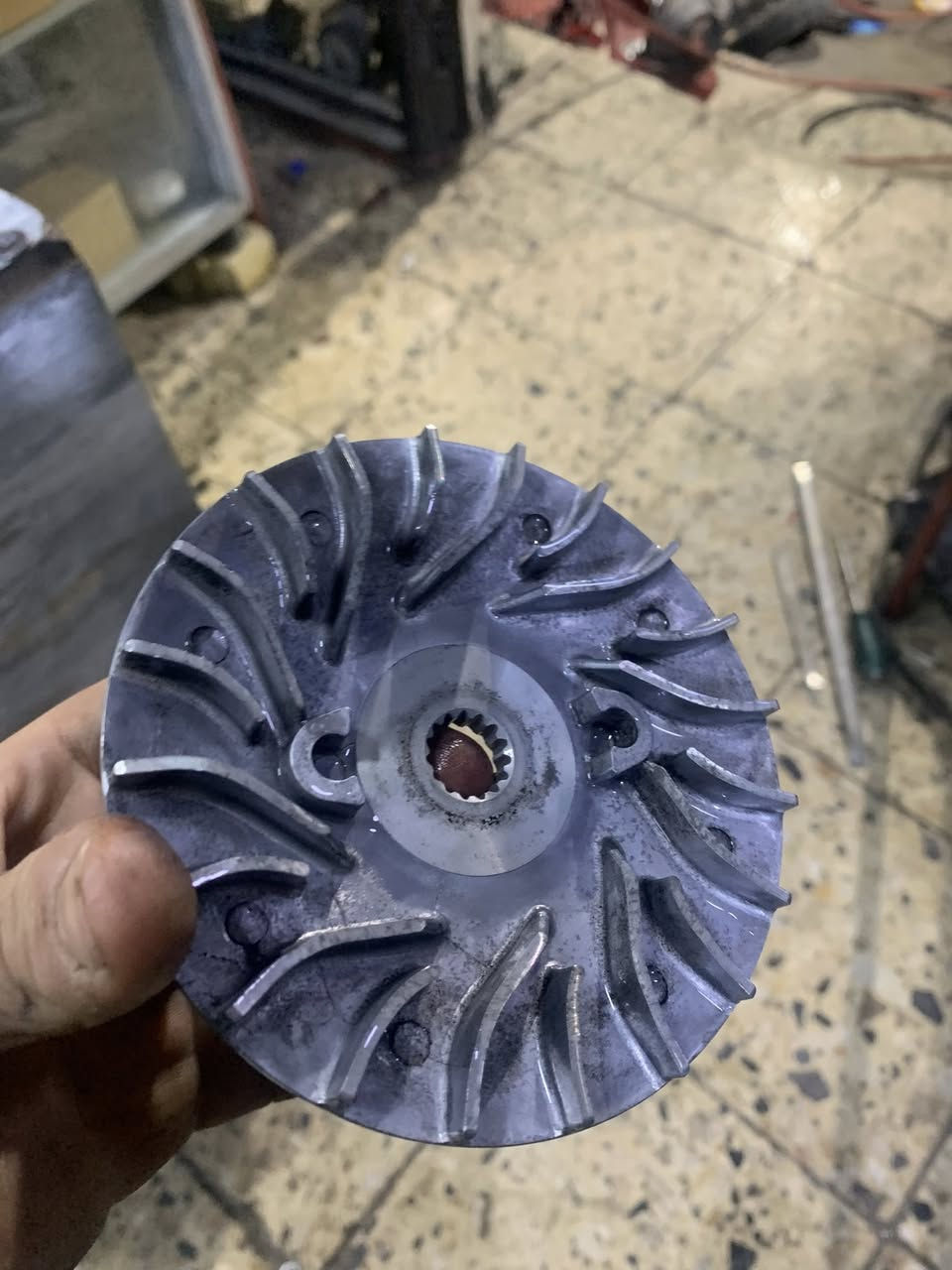 السلام عليكم كلجات مال سكنس قويات وعقل رياضي مال نوزل عنواني البنوك  ***********
