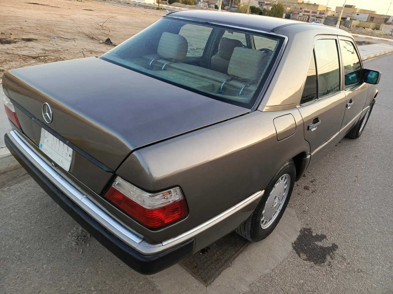 السلام عليكم 
مارسدس دب للبيع 
موديل 1990 
رقم بغداد مشروع وطني 
سنويه 2026 
مكينه وكير بطه 2500 جديدة 
حدادية أمامي وخلفي جديدة 
تبريد شغال 
سنتر لوك ريمونت 
اريل كهرباء 
جام كهرباء 
كهربائيات كله شغاله 
مصبوغه عام بدون حادث 
تحويل مباشر 
السعر  55 بيه مجال بسيط 
*********** واتساب
