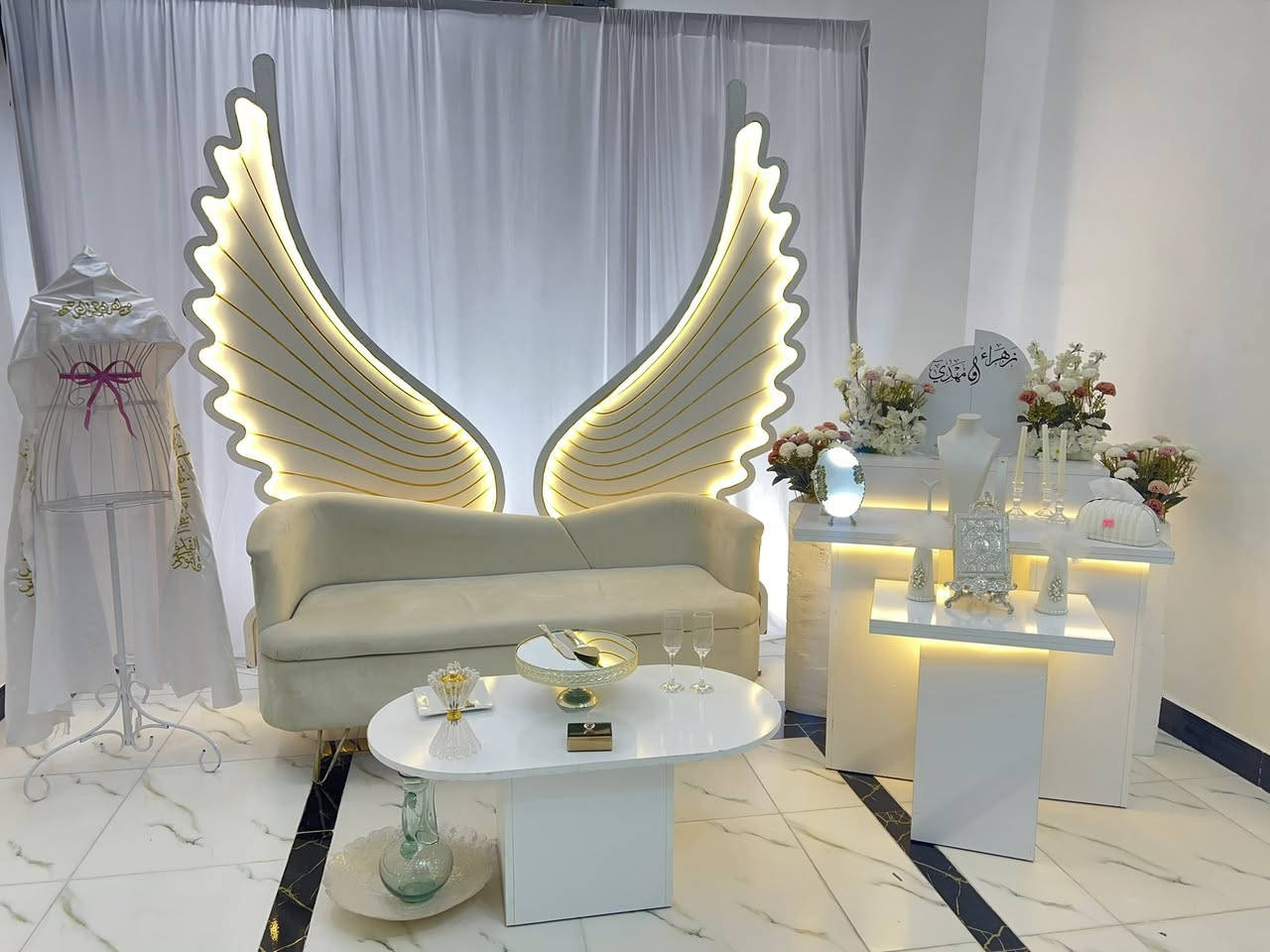 السلام عليكم
كوشتين للبيع كامل الاوله لون بيجي معا خشبي 3لوحات +6طبلات وشازلون جديد شغل درجه اوله ndfثكيل 

الشكل الثاني شكل الفراشه معا الركن شغل ثكيل ايضا 

المكان البصره للتواصل او الاستفسار اكثر خاص او على رقم ***********
