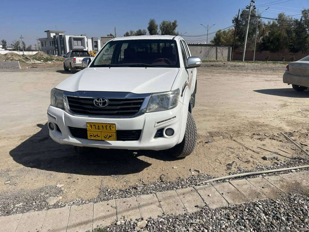 تويتا مةرزيية موديل 2014 شةريكةي سةردارة 
مةكينةي بةس قةباغ سةرةوةي كراوةتةوة كيرو مةكينةو. دةبل ئةكسلي بةشةرت هيجي بيوةنية بةس وردة شوختي هةية 230 هةزار روشتوة سنةوي بةناوخومانةوةية سالي ونيويكة بةسةرجوة 
سعري 195 وةرقةو معملة 
زمارة موبايل 
‏‪0770 695 0102‬‏ شمشمل, السليمانية
