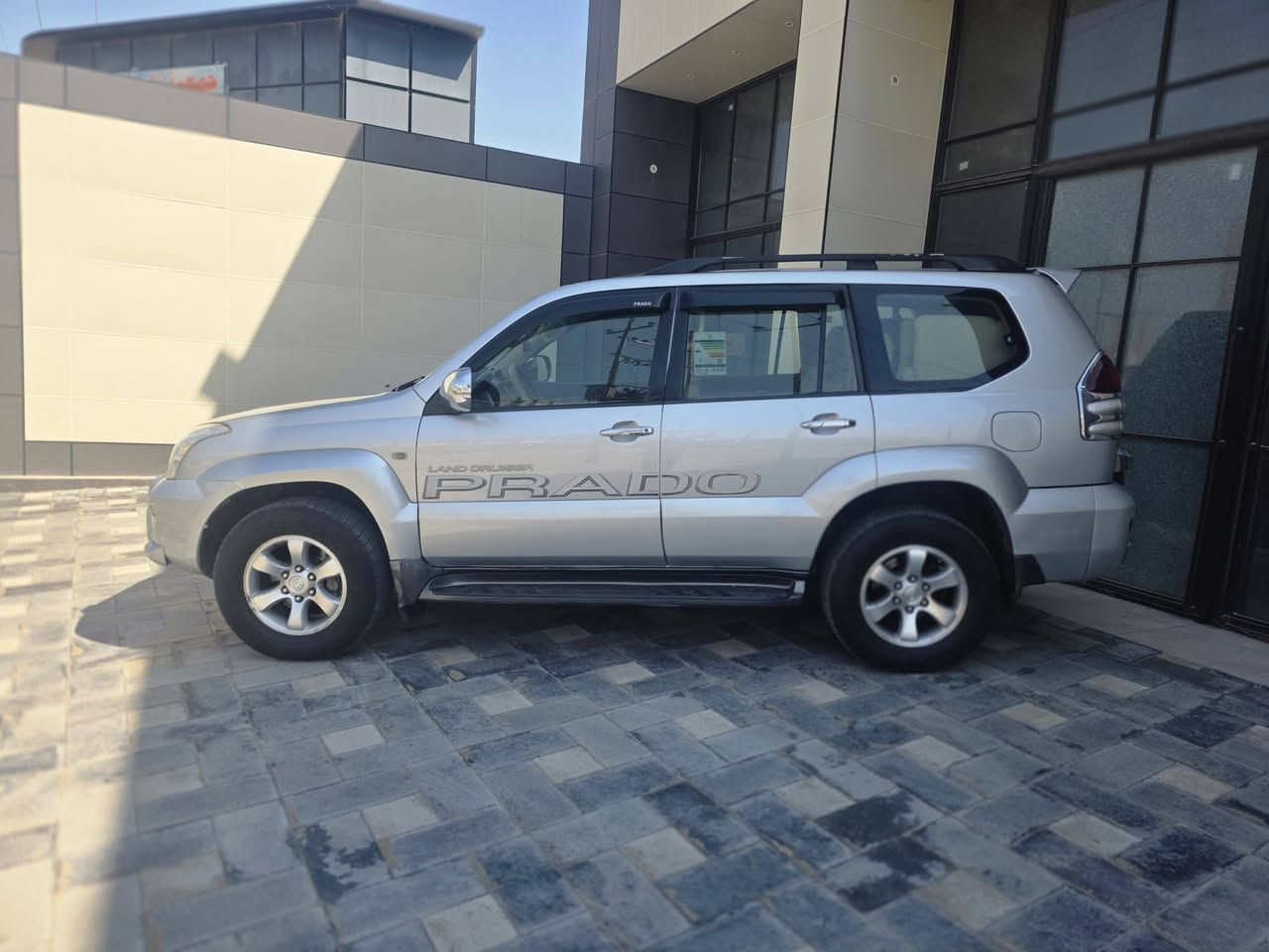 السلام عليكم
تيوتا برادو ٢٠٠٨ خليجي 
مواصفات vx
محرك ٦ سلندر 4000
كشنات جلد وكهرباء وتدفئه
سلايد روف 
تحكم ستيرن 
مري شفط اوتو 
تبريد ٣ قطع ثلج 
سيدي جنجر ٦ اقراص 
دبل تانكي 
سبير تعليك 
مكفوله ماعده المذكور بلسونار تكحيل كرت فقط كفاله من البارد حته تخم تاير جديد تبريد منظومه جديده السياره مثل بلصور وبعد احلى 
مكاني صلاح الدين بلد 
سعره ١٦٧ وبيه مجال قليل 
***********
