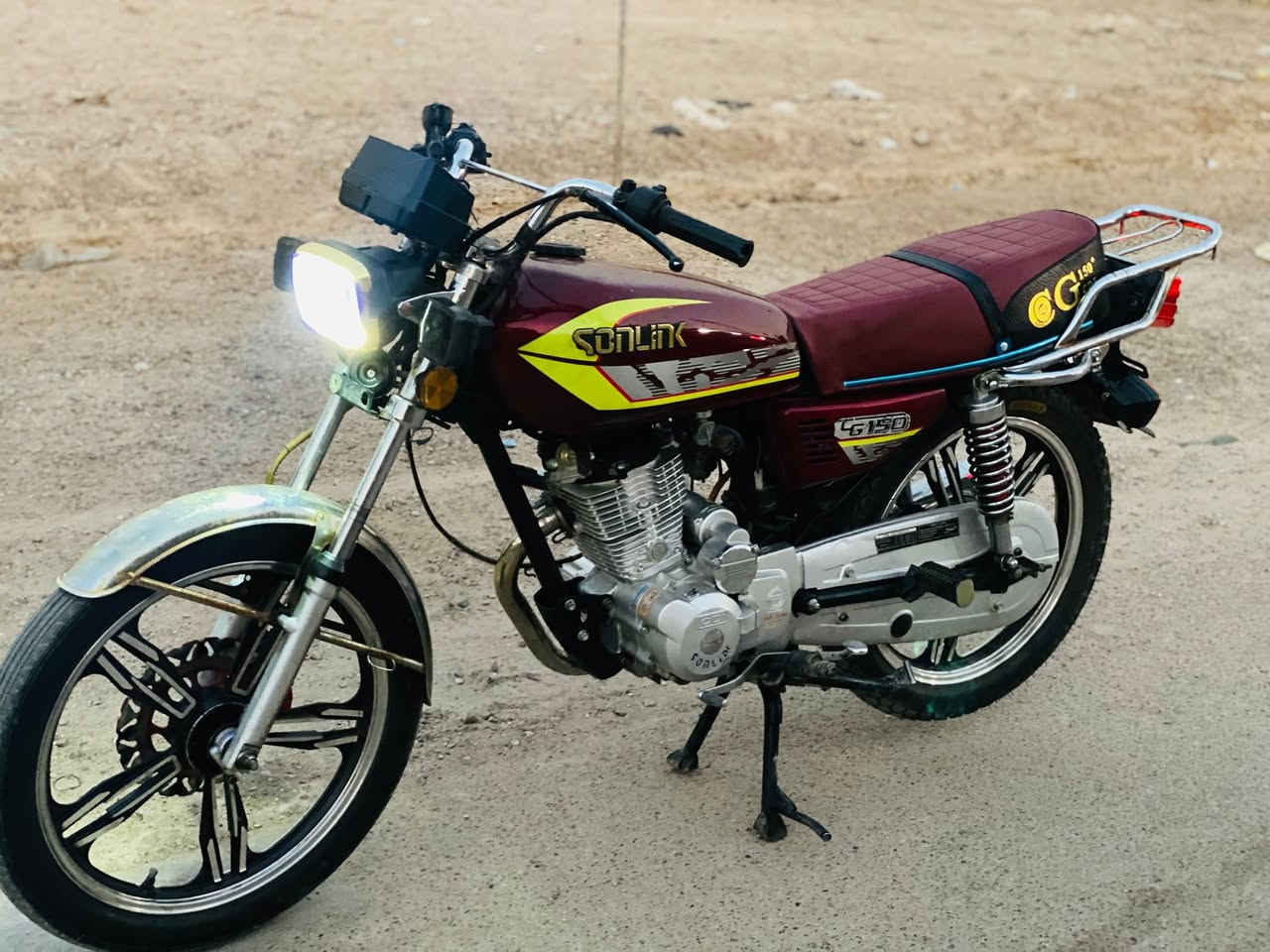 سونك سيفان للبيع 5 كير مكنيه150 cc دراجه نضيفه تايرات جوبلس كلشي شغال بيها أوراق موجود موديل 2023 عنوان بغداد 

السعر 550 وبيها مجال 

***********
