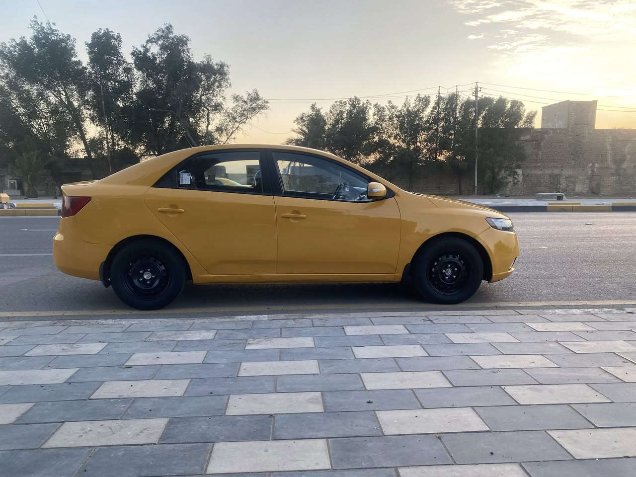 السلام وعليكم
للبيع كيا فورتي موديل ٢٠١٠
رقم بابل باسمي تحويل مباشر
مصفره هيئه وغرامات
السياره وارد امريكي حادثه قبق صندوك وشويه بلحوض 
السياره محرك ٢٠٠٠  دوش
السياره جاهزه ميه بل ميه
السعر ٧٧
*********** 
مكانه بغداد
