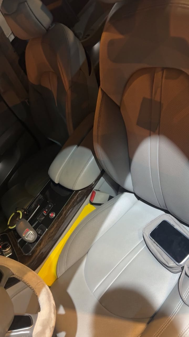 للبيع اودي A8L موديل ٢٠١٣ ماشية ١٤٠ الف محرك ٦سلندر سوبر جارج قطعه وحده صبغ جاملوغ خلفي فقط بدون ايرباك 
سعر ١٧ الف 
***********
