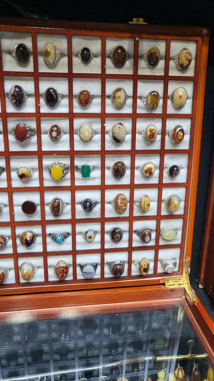 ١٤٠ خاتم شلعة وحدة على ٢٥ الف
بغداد المشتل شارع المطبك قرب دائرة الامانة عمارة البركة ***********
