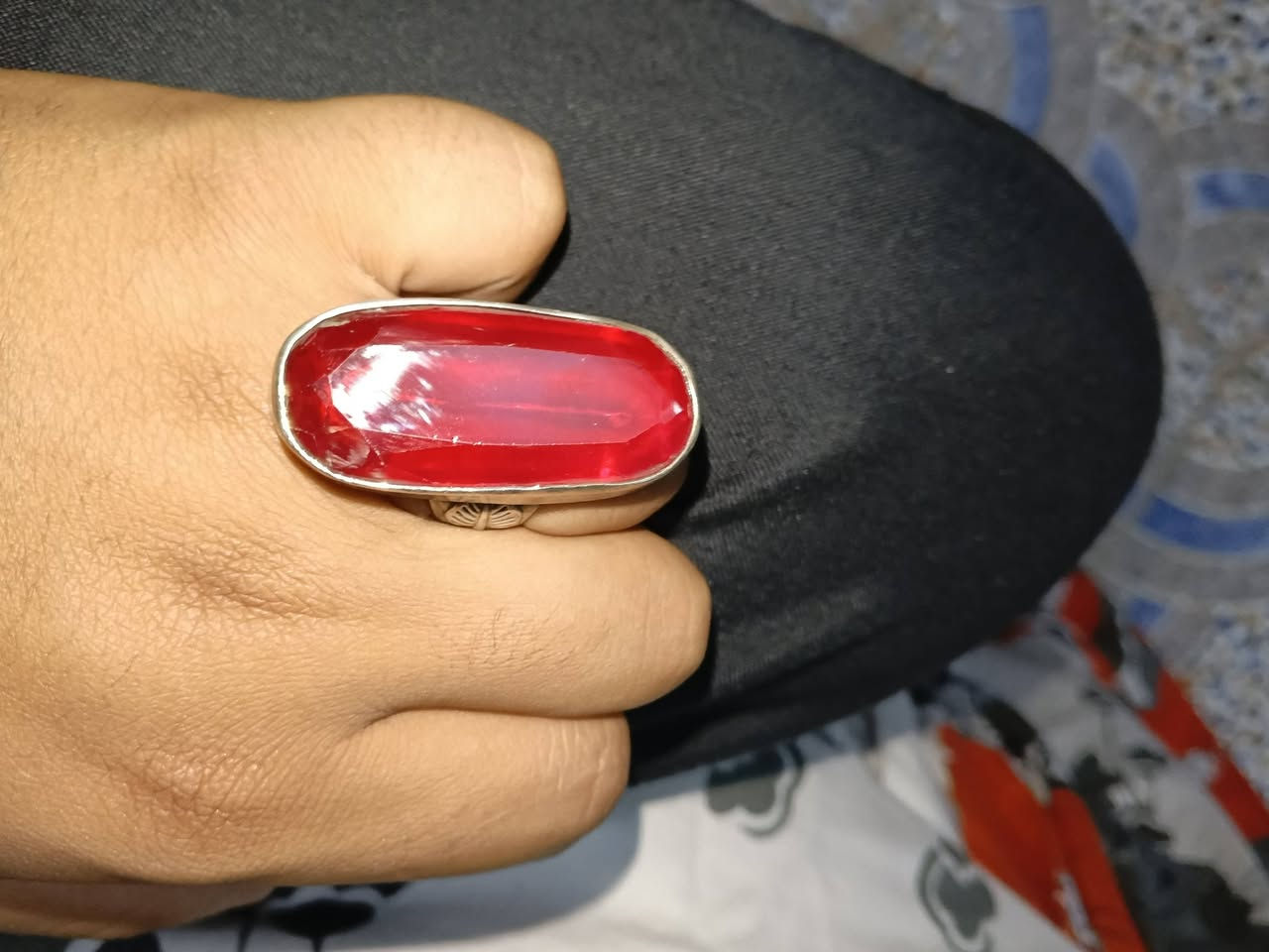 السلام عليكم محبس للبيع ياقوت الصياغه مالته فضه الثقيل سعره 100 وبي مجال للشراي مكاني كربلاء***********
