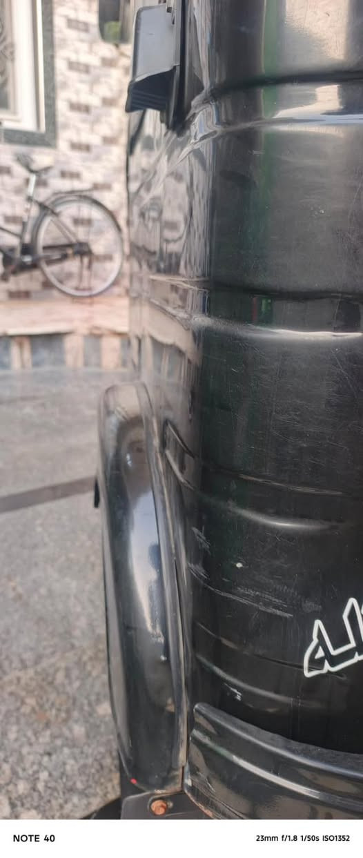 السلام عليكم تكتك موديل ١٩رقم واسط انكليزي مكانها واسط العزيزيه ضررها لغد الايمن فقط الباقي كفاله من الضربه والخياس كله مصور تكتك خير من الله كلجات جديد تخم تاير تكتك حلوه ونضيفه مال جناي راقيه السعر ٥ونص وبيها مجال حك الجيه *********** خاص ما موجود اتصل وبالخدمه
