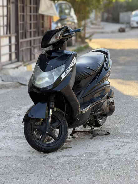 سلام عليكم سنكس فحل كوري كابيتر دراجه حلوه كلها شغاله ما بيها نقص مكينه حلوه مكان دراجه بغداد شعله السعر 550رقميً ***********
