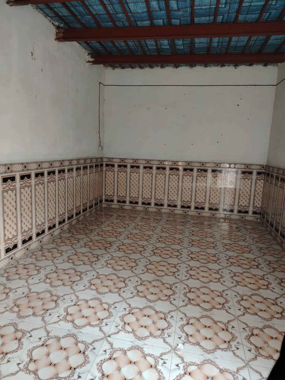 دار للبيع المساحه 400 متر كوت طريق الزنابره قرب بيت حجي بداوي ***********
