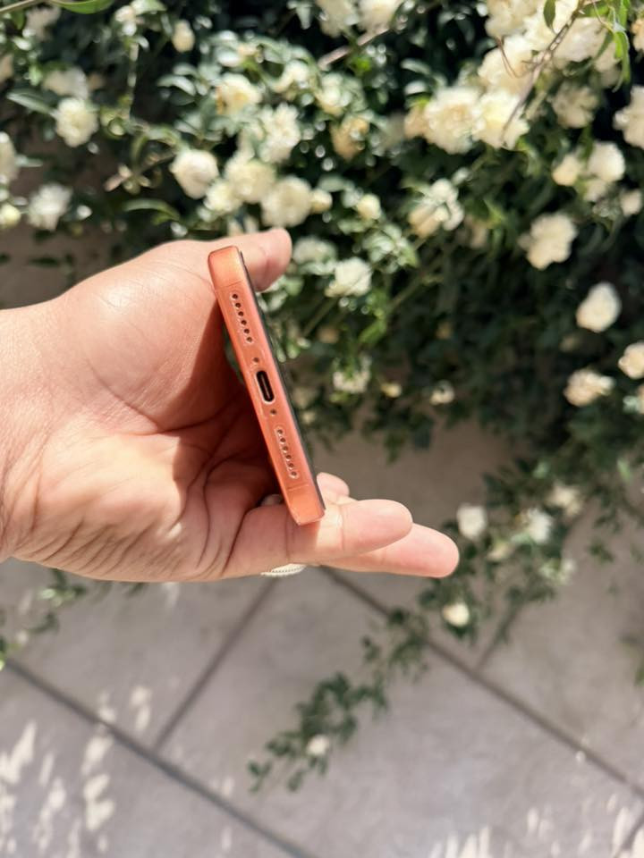 ايفون 17 برو ماكس  اي سيم ذ 256 بطاريه 99 حدتث وصارت هيج جهاز اخو الجديد نضيف حيل العسر مليون 1850 الجهاز من النسخ الاولى ***********
