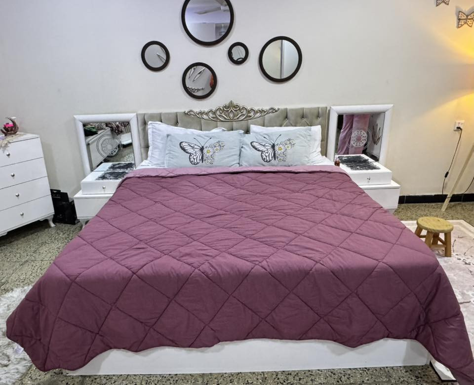 السلام عليكم
غرفة نوم تركية للبيع 
٨ قطع
نوع ثقيل
العنوان بغداد الغزالية
السعر ٤٠٠ الف
اذا مع الدوشك 
٥٠٠ الف
و بيها مجال قليل

***********
