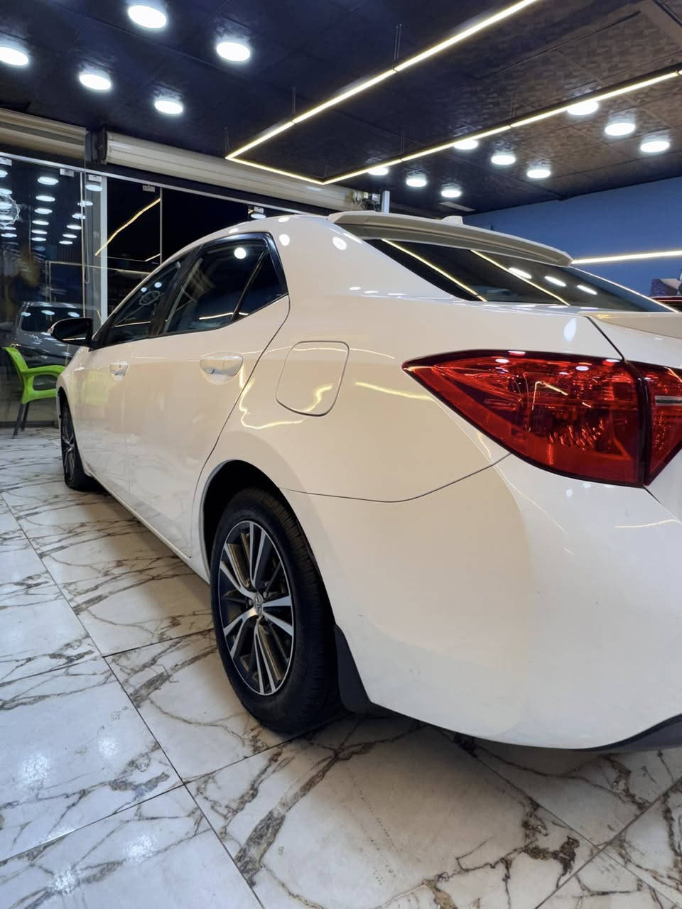 السلام عليكم
كورلا موديل 2017 
مواصفات se 
شفتات ستيرن
بجم القرش 
لدات 
كشنات جلد 
رادارات مانع تصادم 
تحديد مسار
شاشه كامرا ويل كب 
حادث السياره بابين وجاملغ مبدلات نفس اللون بدون ايرباك بجم كبس كفاله كير مكينه حداديه تخم تاير 
تحويل وكاله شنو يعجبك ماشيه 109 ميل 
مكان السياره كربلاء 
السعر 135
*********** 
***********
