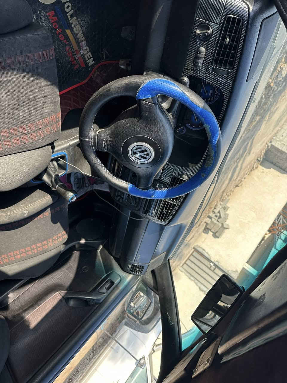 كولف فنتو 
موديل ١٩٩٤
صدر امامي خلفي جديد 
تبريد تدفئة شغال 
محرك كير جدد كير عادي 
كهربائيات شغالة كلهة جديدة 
بيهة طخة بل جاملغ الخلفي مبينة بل صور 
رقم بغداد شرط التحويل 
مكاني بغداد البياع 
السعر ٣٧ بيهة مجال
***********
