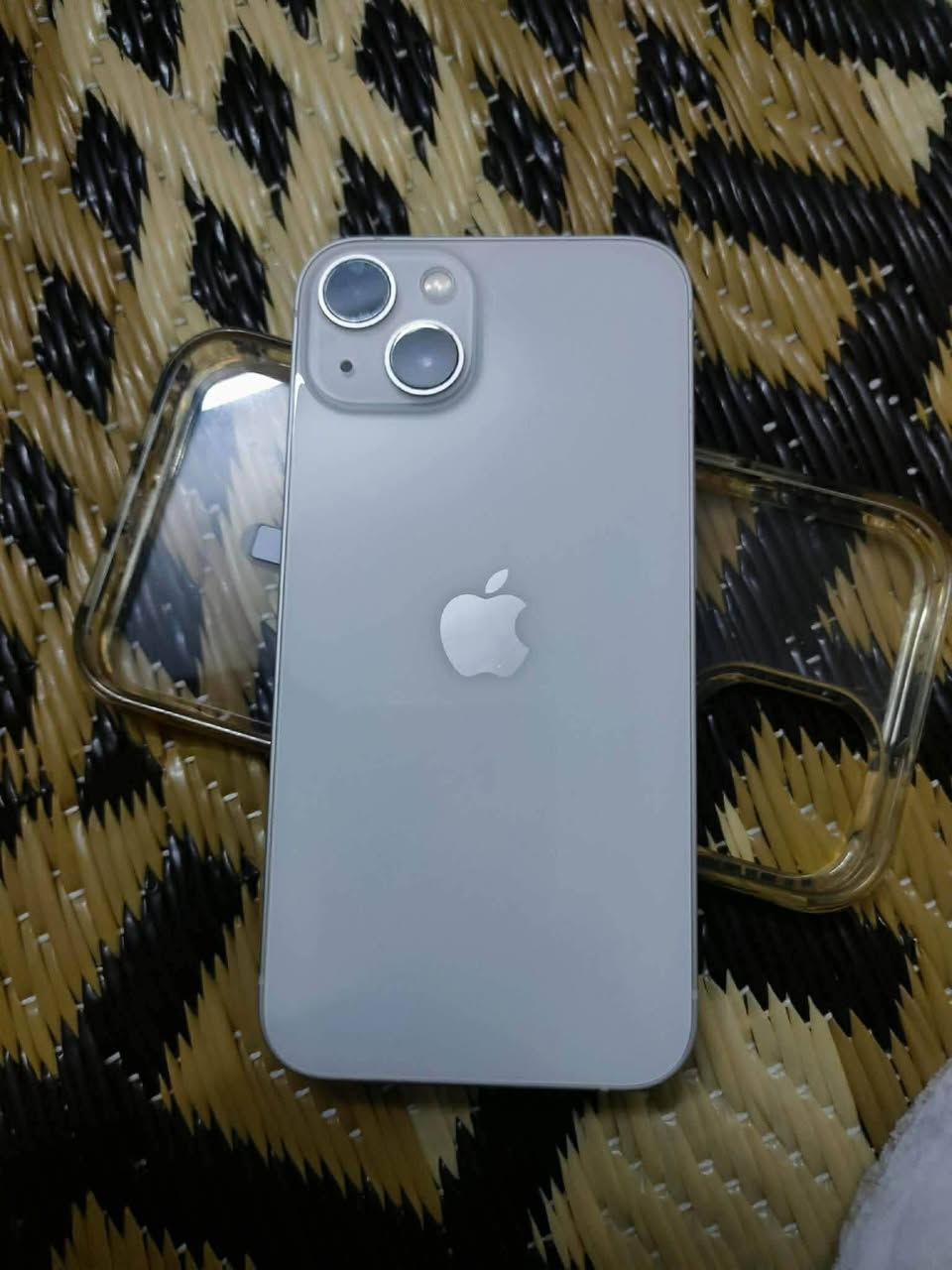 ايفون. 13 عادي للبيع
موبايل نضافه%100✅
دبل سيم✅
بطاريه بلادي 94✅
شاشه بلادي 3خيارات ✅
كاميرات شرط فيس ايدي✅
 كله شرط وانطيك ضمان أسبوع  ✅
بطاريه قطاره مال شحن  ✅
وين تريد نروح نفحص   انطيك شرط ✅
 عنوان موصل حي القاهرة  رقمي واتساب 
***********
