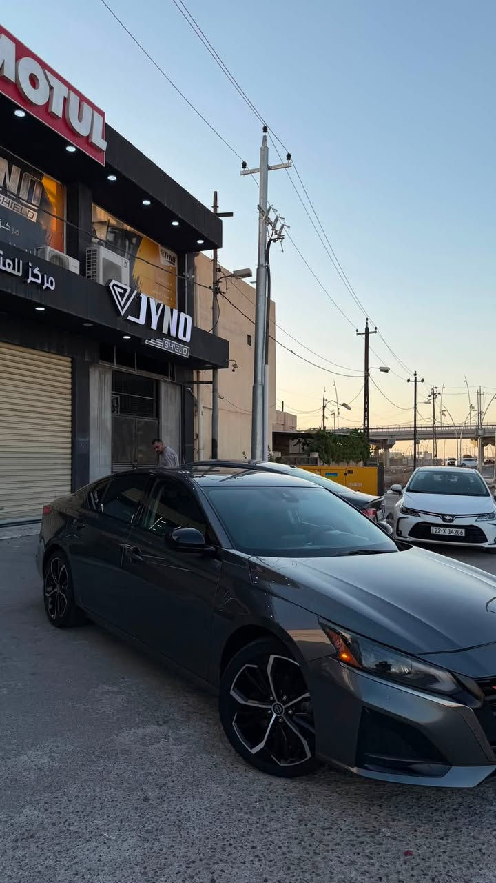 للبيع نيسان ألتيما 2024 SR (فول بدون فتحة) 🚗

🔹 الموديل: 2024
🔹 الفئة: SR
🔹 اللون: نفطي metalic
🔹 المحرك: 2.5 لتر
🔹 ناقل الحركة: Xtronic CVT
🔹 الممشى: 29 ألف مايل

المواصفات:
‏✅ Apple CarPlay وAndroid Auto لاسلكي
✅ منفذ USB و type C للشحن السريع
✅ كاميرا خلفية دوّارة
✅ حساسات أمامية وخلفية
✅ لايت أوتو (تشغيل أوتوماتيكي للمصابيح)
✅ دخول ذكي (Smart Key)
✅ تشغيل بصمة (Push Start)
✅ تشغيل المحرك عن بُعد (Remote Start)
✅ مثبت سرعة ذكي (رادار)
✅ تبريد ثلج وبالشرط
✅ المحافظة على المسار
✅ تحذير الخروج عن المسار مع اهتزاز المقود
✅ مراقبة النقطة العمياء
✅ فرملة طوارئ أمامية
✅ مقاعد جلد تطريز برتقالي رياضية
✅ كرسي السائق كهربائي
✅ شفتات تبديل سرعات خلف المقود (Paddle Shifters)
✅ الدشبول مطعّم بديكور كاربون فايبر أنيق
✅ جنوط رياضية 19 إنج
✅ إضاءة LED كاملة

*السيارة رقمتها على ايدي سنوية تسجيل اول مرة 

🔹 حالة السيارة:
*بنيد وجاملغ بدون دواخل ايرباك فقط ستيرن وراجع سستم 
*السيارة عليها سيرڤس كامل يم الحسام للزيوت 
*عليها طبقة حماية وقطع للماء مع الضمان يم مركز Dynoshelid. 
* بودي نظيف جدًا
* صفّاحة موس
* خالية من الشخوط والبارد عدى رصعة بالباب 
* حالة ممتازة وجاهزة للاستخدام

💰 السعر: 168 ورقة (بيه مجال بسيط للجادين)

رقم الشاصي (VIN):
1N4BL4CV0RN333268

📍 الموقع: كركوك

📞 رقم الهاتف: ***********

السيارة جاهزة للاستخدام، والفحص بأي مكان على حساب المشتري الجاد. صور الحادث الأمريكي متوفرة من خلال البحث برقم الشاصي، وكل شيء واضح .
