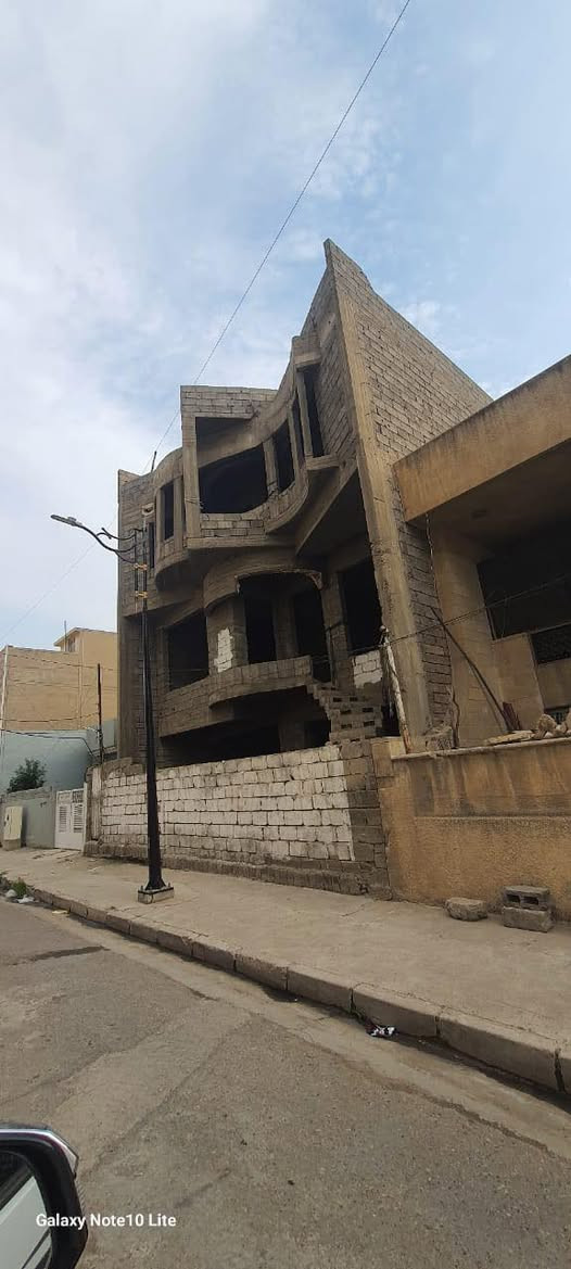 هيكل للبيع الموصل حي العربي 
يم مول ٢:١٠
#الموصفات
مساحه 200 متر 

1- ثلاث طوابق

2- البيت واجهتين على فرعين

3- جبهة 10
4- الطابق الارضي الجدران عرض 40 س

5- الاساس دبل رفت 40 سم شيش 5 .

(صب كونكريتي)

6- الكهربائيات بواري تسليك دفن (داخل

الصب)

7- المجاري دفن (داخل الصب)
8- درج خارجي / داخلي + انارة خفية للدرج

8- واجهة على الطراز الحديث التركي
9- البيت مكون من 5 غرف نوم ( 5x4 )

- وصالة عدد 9x6) 2)

- مطبخ عدد 2 حار /بارد

- مخزن عدد 2
هول صغير + سطوح ناصي (4x5) في الطابق

الثالث
صحيات (حمام +WC) عدد 3 في كل طابق

-كراج يسع 5 سيارات يصل الفرعين ببعض

سعر 325 مليون قابل للتفوض 
سند جديد ملك

للإستفسار مراجعة المكتب او الاتصال على الأرقام التالية   عمار العبيدي   

***********

*********** واتساب

  ايمن   

 ‏‪0750 214 4093‬‏    ‏

‏‪0775 630 2993‬‏ واتساب

   اوس 

‏ ‭0770 287 3744

‏  ‬ ‭0750 219 5078‬    

ابو سند 

‭0 775 714 2899‬

عنوان المكتب حي النور سايدين دانية ماركت مقابل افران الرائد   #الرواسي_للعقار
