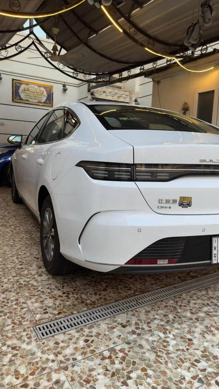 السلام عليكم عندي بي واي دي دستروير ٢٠٢٥ ماشيه الف ونص السياره جديده جدا وعليها اضافات حاطلها سيم كرت يدعم الراديو والسياره معربه بل كامل وناطقه مواصفاتها فتحه بصمه شاشه قلاب كامره داخل لونين لد امامي ويل كب اغراضها كامله السياره بحاله الوكاله رقم بغداد بسمي مكفوله من الضربه والصبغ والبارد مكينه ١٥٠٠ تبريد قطعتين نظام بصمه وكرت كير موس حساس خلفي مكاني بغداد السيديه السعر ٢٠مليون و٩٠٠ بيها مجال بسيط  للستفسار ***********
