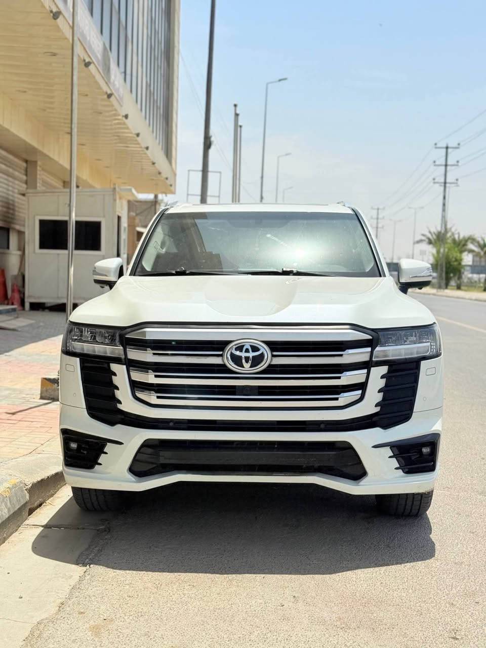 السلام عليكم 
لاندكروز 2024 لمتد GXR LIMITED
تنفس طبيعي مكينة 4000 
مغلفة ppf + دوشمة داخل لاندكروز 
٤ كاميرات + شاشات خلفية 
فول مواصفات 1/1 رقمها حلو بغداد بأسمي
مكفولة ماخذها زيرو ع ايدي 
ماشية 28,000km كيلو متر جديده 
السعر 675$ وبيهه مجال بسيط للشراي 
مكان السيارة كربلاء المقدسة  
الرقم / اتصال + واتساب : *********** كربلاء, العراق
