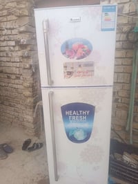 ثلاجه البيع عوزها بس غاز والكل يعرف سعر الغاز 40الف 07828442157