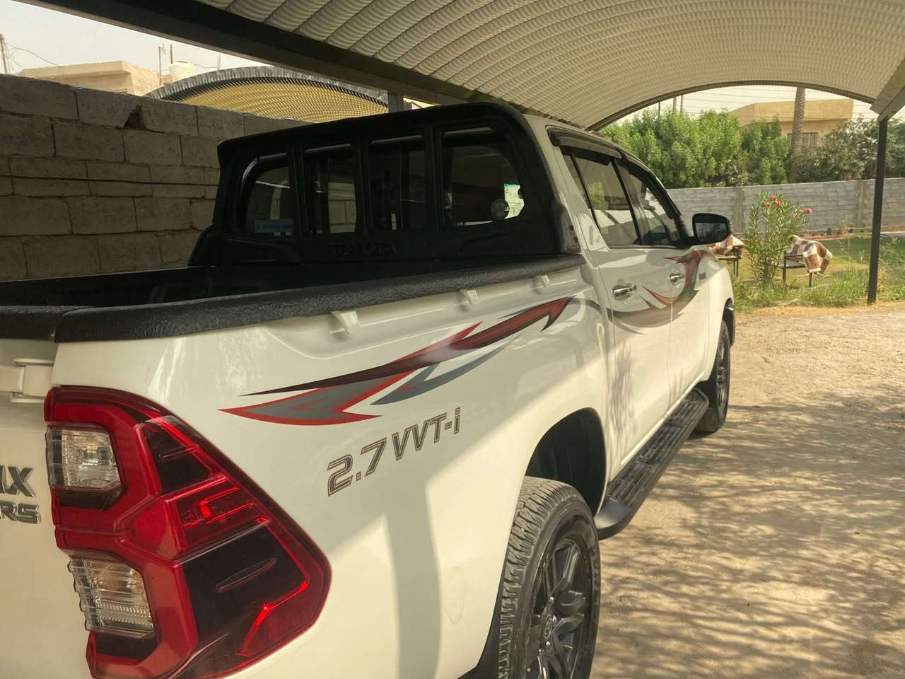 سلام عليكم   
هايلوكس 23. 
مكفوله 
  فورويل 4*4
ماشيه 45 
بغداد سيارة بسمي  سعر 310 وبيها مجال
*********** واتساب
