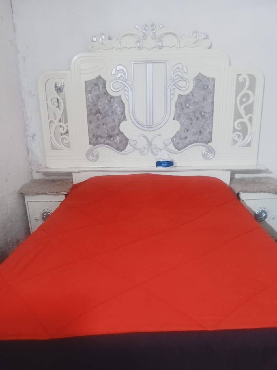 مكلف بالنشر غرفه ماليزي لون ابيض مطعمه نضيفه للبيع العنوان حي العسكري قرب صيدلية الماس بالفرع للاستفسار عل رقم 📱  ***********
